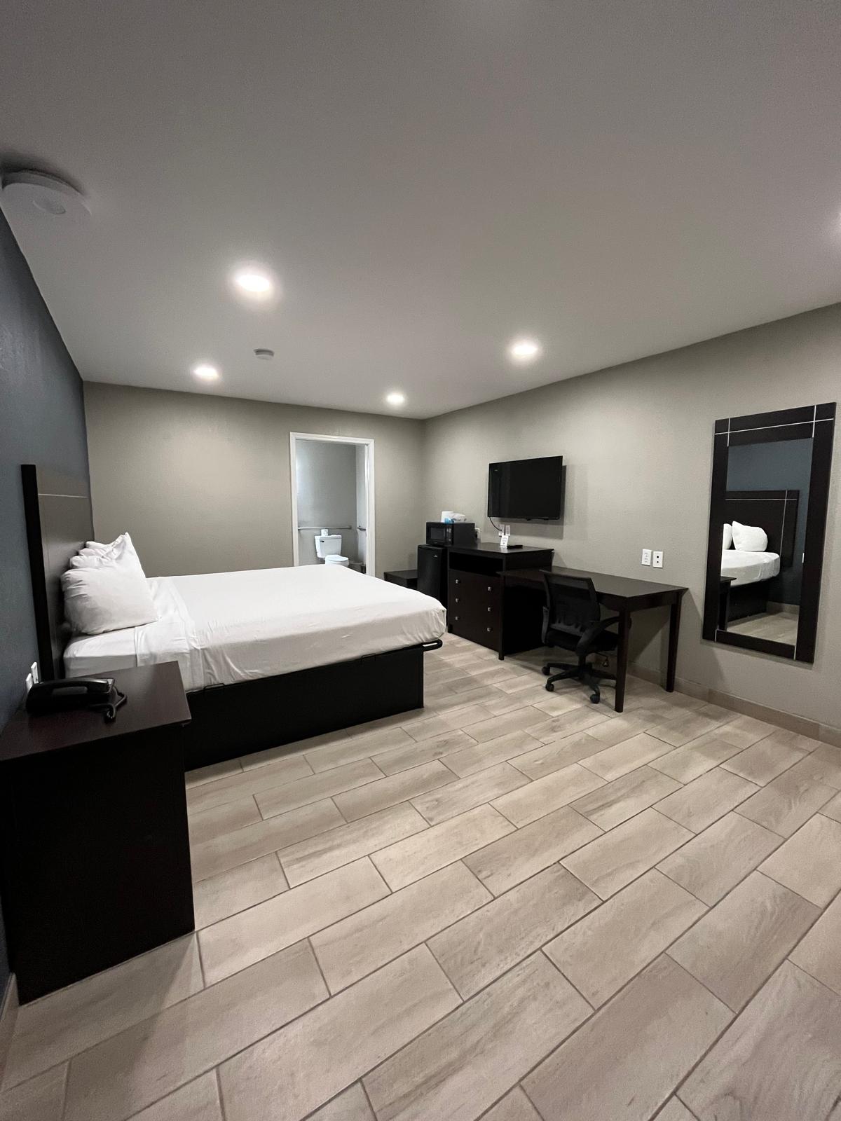 KHNS - Falcon Executive Inn in Zapata