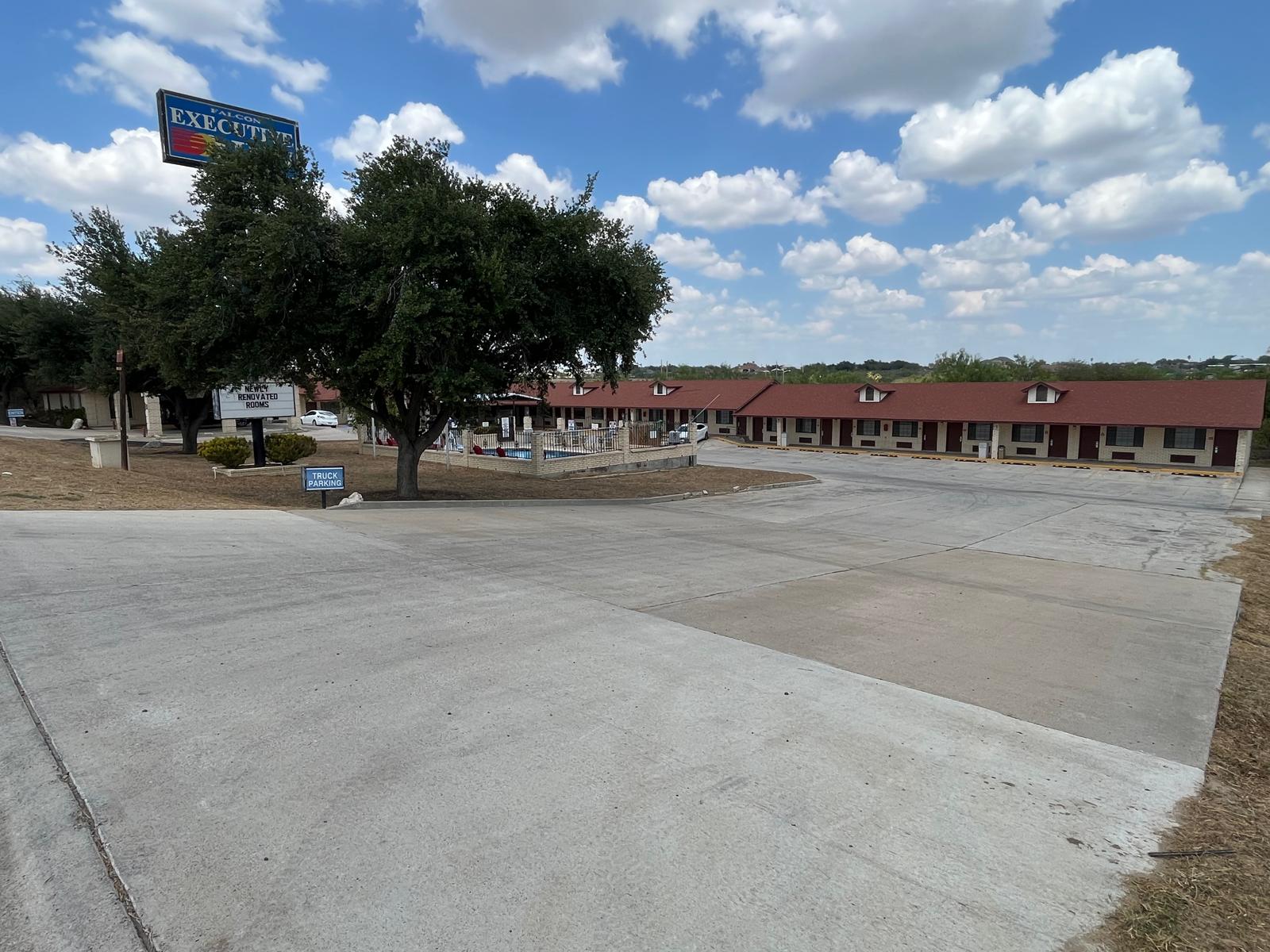 Falcon Executive Inn Photo - Falcon Executive Inn in Zapata